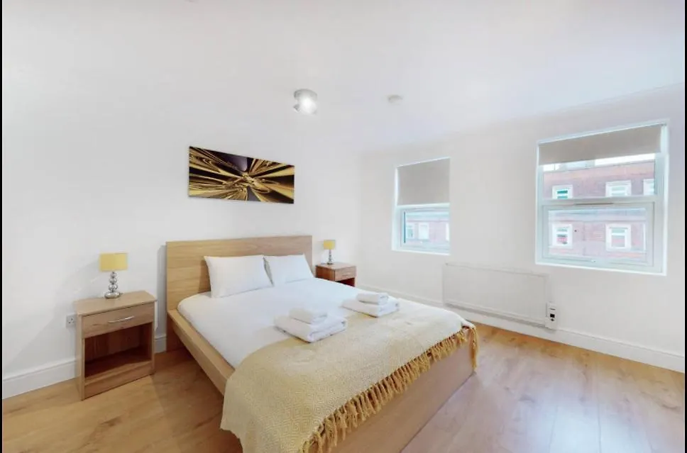 Modern Split Level 1 Bedroom Flat In Aldgate London