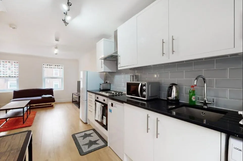 Modern Split Level 1 Bedroom Flat In Aldgate London Apartment