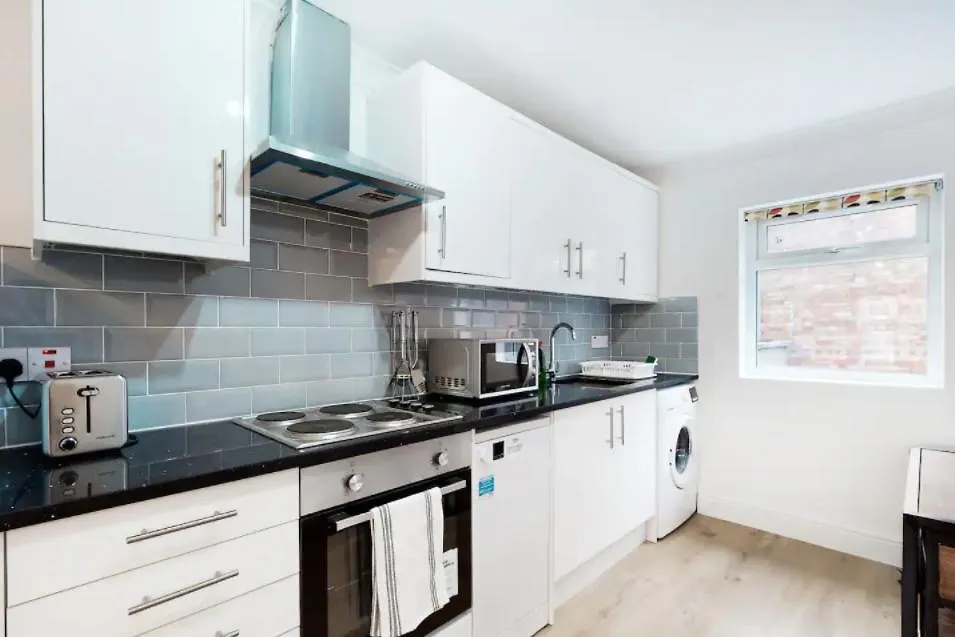 Modern Split Level 1 Bedroom Flat In Aldgate London United Kingdom